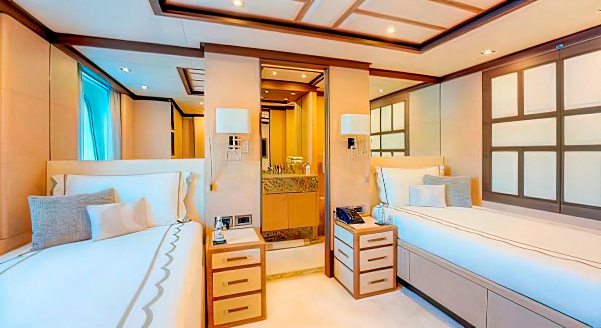 Аренда мега яхты Benetti Crystal 140 - Nela во Франции